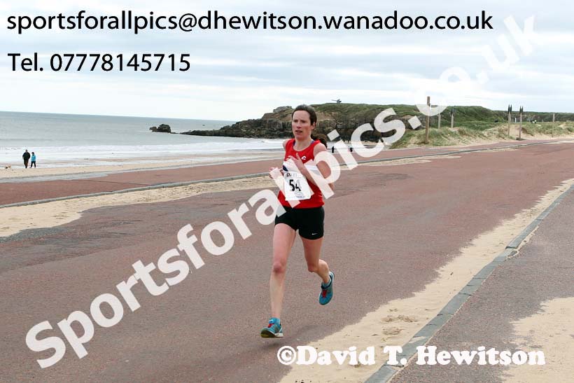 Stephanie Dann (NSP) winning the Sand Dancer 10k, South Shields. Photo: David T. Hewitson/Sports for All Pics